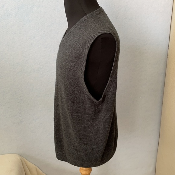 Dockers Gray Static Square Pattern Sweater Vest - Picture 9 of 12